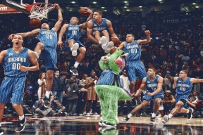 爱游戏登录-网坛女皇跨界封神！莎拉波娃狂砍52分打爆NBA，网友，字母哥首发危矣！